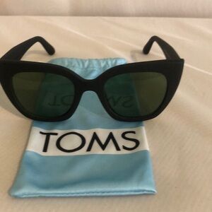 Toms Sydney matte black frame with olive green lens, pre owned,arms 148, w/bag